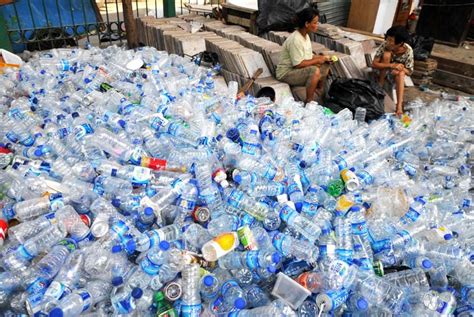 Mendaur Ulang Sampah Botol Plastik yang Mudah Dilakukan Dirumah