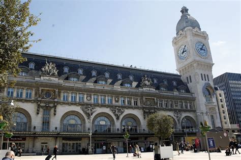 How to Navigate Paris Train Stations and Transfers