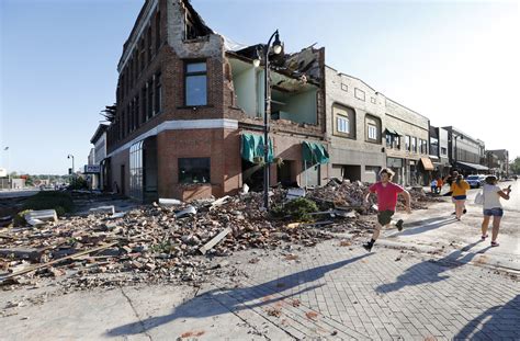 Severe Tornadoes Strike Iowa – At Least 17 People Injured | West Herald