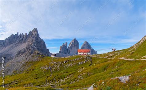 Tre Cime di Lavaredo Locatelli refuge (Three Peaks of Lavaredo or Drei ...