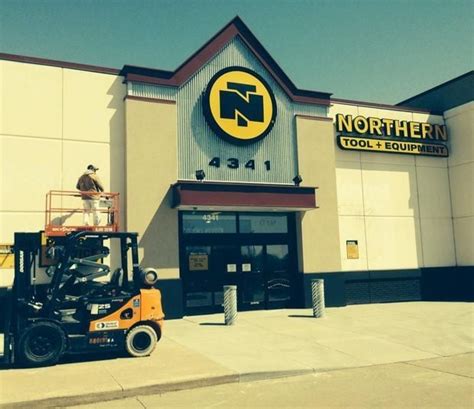 Northern Tool opens in Davenport