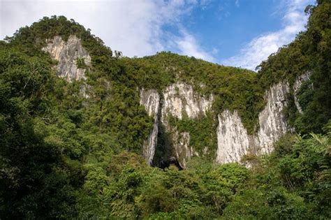 Premium Photo | Giant caves in gunung mulu