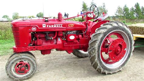 1957 McCormick Farmall "Model H" Vintage Tractor - Ferme Cormier ...