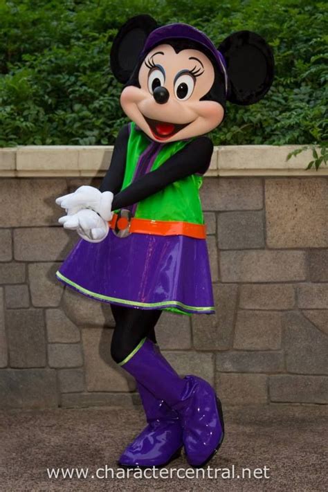 Minnie mouse disneyland, Disney friends, Disney characters costumes