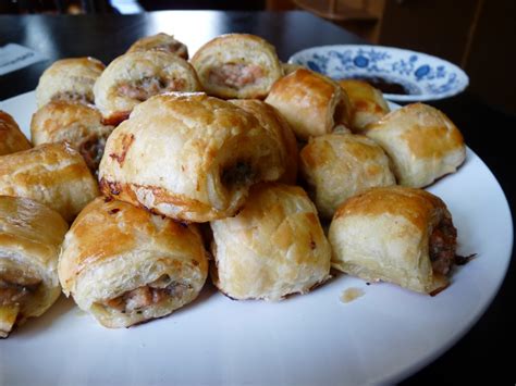 mini sausage rolls