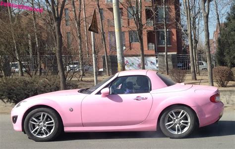 Mazda MX5 Miata is matte Pink in China