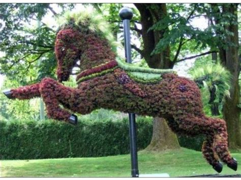 Topiary Garden - 40 Pics | Curious, Funny Photos / Pictures | Topiary ...