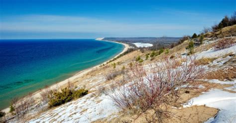 25 Snow Fun Adventures to Roll Winter Activities in Michigan