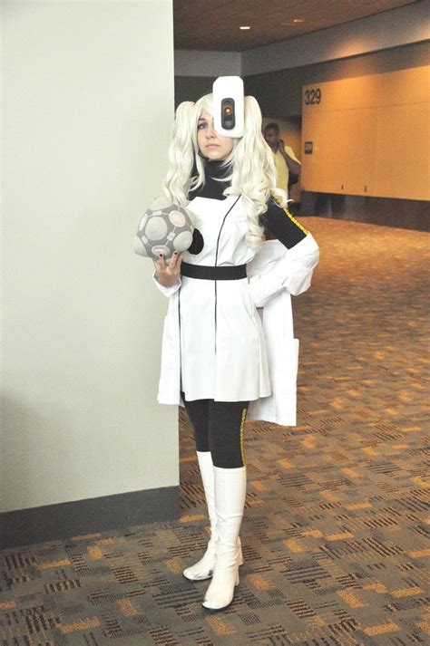 GLaDOS cosplay – Geek Crafts