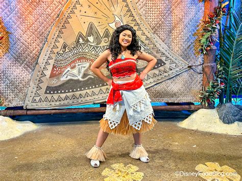 The TRICK to Skipping the Long Lines To Meet Moana in Disney World ...