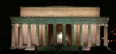 File:Lincoln memorial at night.jpg