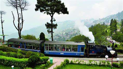 Darjeeling Toy Train Ride | How to Book Toy Train | Honeymoon Bug