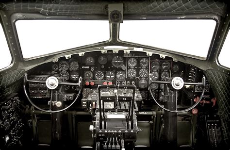 B-17 Cockpit | Cockpit of Boeing B-17 Flying Fortress at Pal… | Flickr