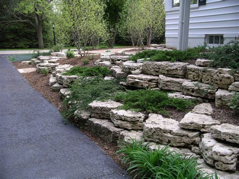 Retaining Walls and Outcroppings - Treetops Landscape Design Inc.