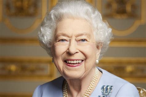 Queen Elizabeth II final portrait: Never-before-seen photo released ...