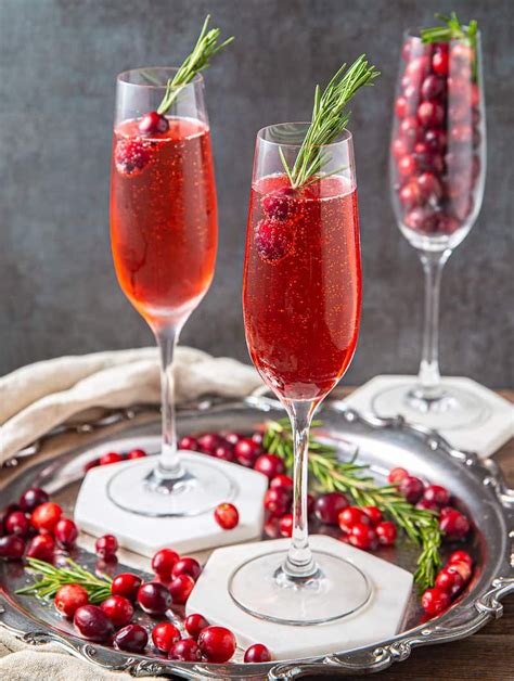 Christmas Festive Drinks With Champagne : Raise a Glass with these ...