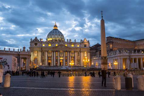 st peter's square at night - Carlos Gastelum on Fstoppers