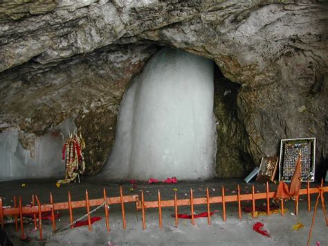 Amarnath Cave Yatra: Pilgrimage Tours in India | Insight India : A ...