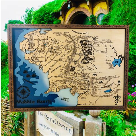 MIDDLE EARTH Map, Elvish Border, Customized Wooden Wall Map, Stunning ...