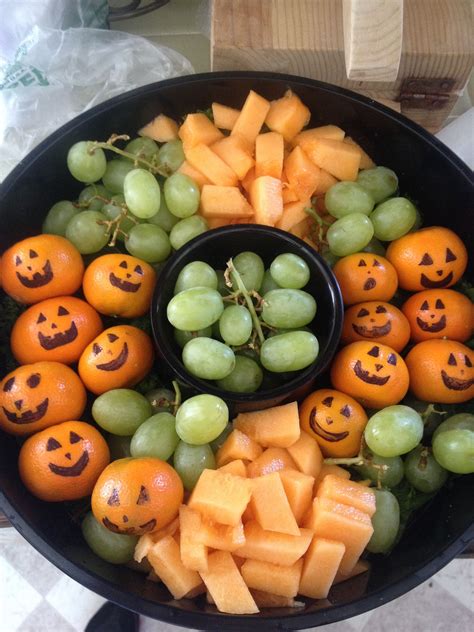 Halloween fruit platter Halloween Fruit Tray, Halloween Breakfast ...