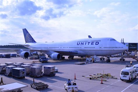 Flying United Airlines... with a Baby! • Our Globetrotters