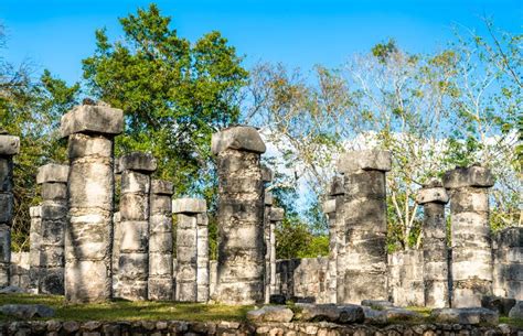 Temple of the Warriors in Chichen Itza, Mexico Stock Image - Image of ...