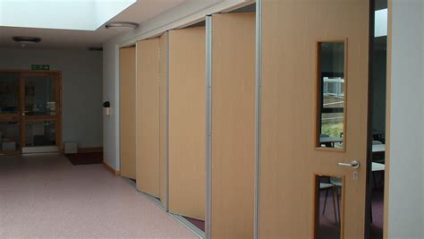 Folding Walls » Style Moveable Partition Specialists - the moving wall ...