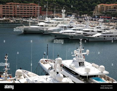 Luxury yachts in the bay of Monaco Stock Photo - Alamy