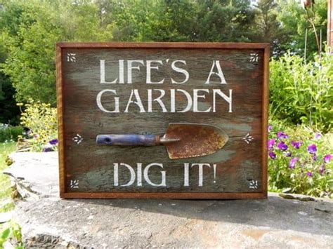 25 super funny Garden signs - A girl and a glue gun