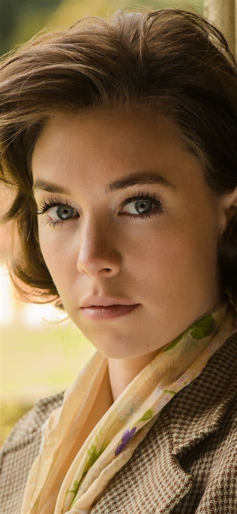 Actress Vanessa Kirby Stunning