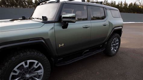 Hummer EV SUV will gain 100 miles in 12 minutes, factor in charging on ...