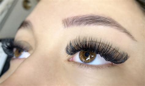 How Long Do Eyelash Extensions Last? | The Lash Lounge | August 13, 2021