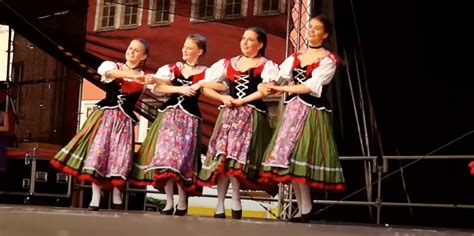 Most Famous German Folk Dances - DanceAsk | Global Dance Styles