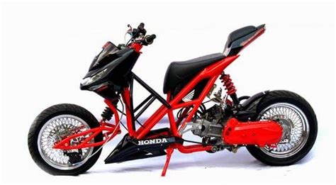 Modified Honda Beat Scooter in Red and Black Color