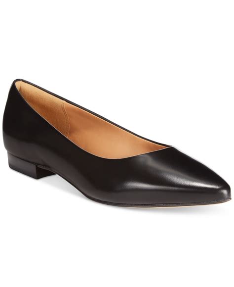 Clarks Artisan Women's Corabeth Abby Pointed Toe Flats in Black | Lyst