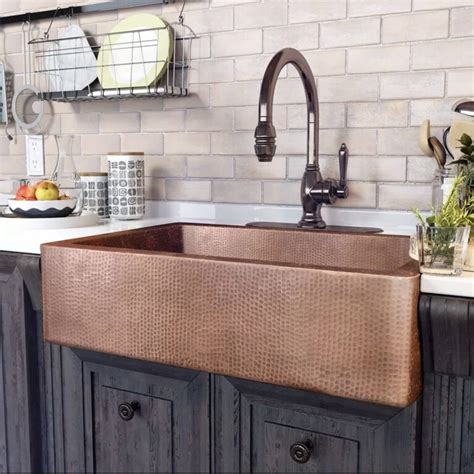 19 Cool Farmhouse Kitchen Sink Ideas That are Versatile and Functional!