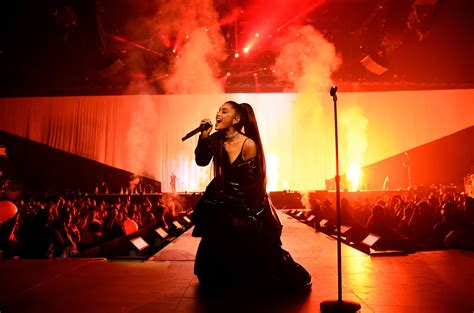 Ariana Grande Live Performance On Stage, HD Music, 4k Wallpapers ...