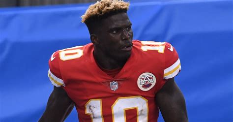 Chiefs news: Tyreek Hill says he didn’t remove his helmet - Arrowhead Pride