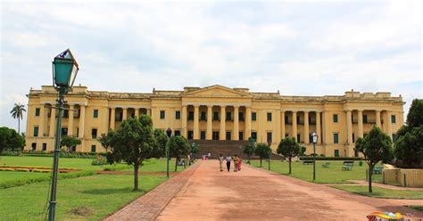 West Bengal Tourism: Hazarduari Palace Museum, Murshidabad