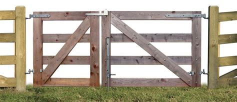 wooden fence gate plans free - Free DIY Wood Gate Plans in 2020 Farm ...