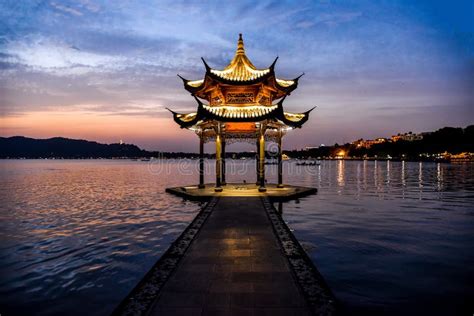 The Beautiful Sunset Landscape Scenery of Xihu West Lake and Pavilion ...