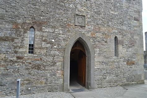 Main Door To Castle - Picture of Cahir Castle, County Tipperary ...