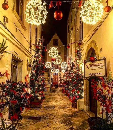 Pin by Dion Cribb . on Beautiful Places | Christmas in italy, Christmas ...