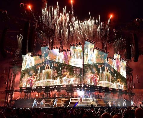 Taylor Swift: Taylor Swift Reputation Tour Stage Design