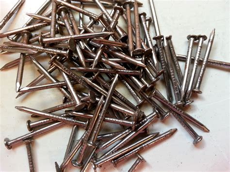 Copper Nails Versus Galvanized Nails for Your Home Projects