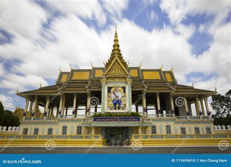 Tourism Khmer Style Roof Architecture in Royal Palace, Phnom Penh ...