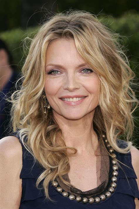 Michelle Pfeiffer | Womens hairstyles, Cool hairstyles, Older women ...