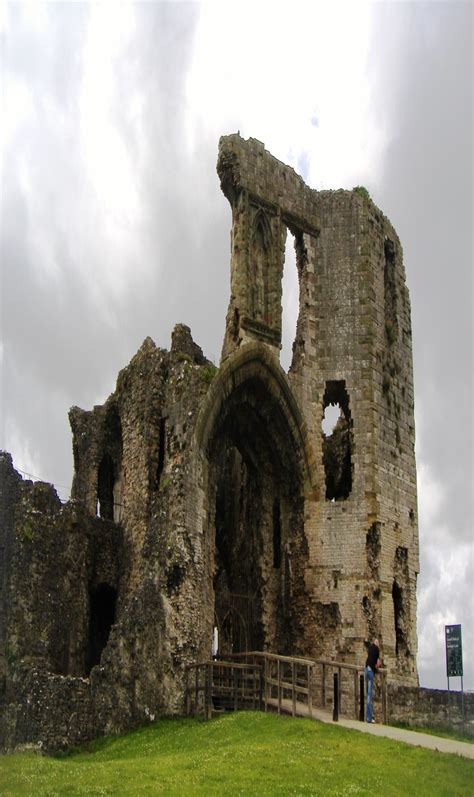 Denbigh Castle | castle-finders.co.uk