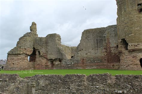 Touring Rhuddlan Castle, Wales | The CentsAble Shoppin