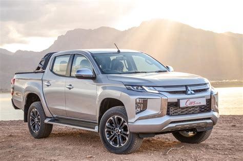 Mitsubishi Triton 2.4DI-D DC 4x4 Auto (2019) Review - Cars.co.za